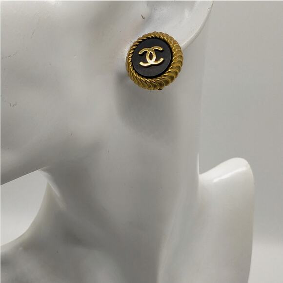 Chanel Black and 24k Gold-Plated Clip-on Earrings - Picture 9 of 9